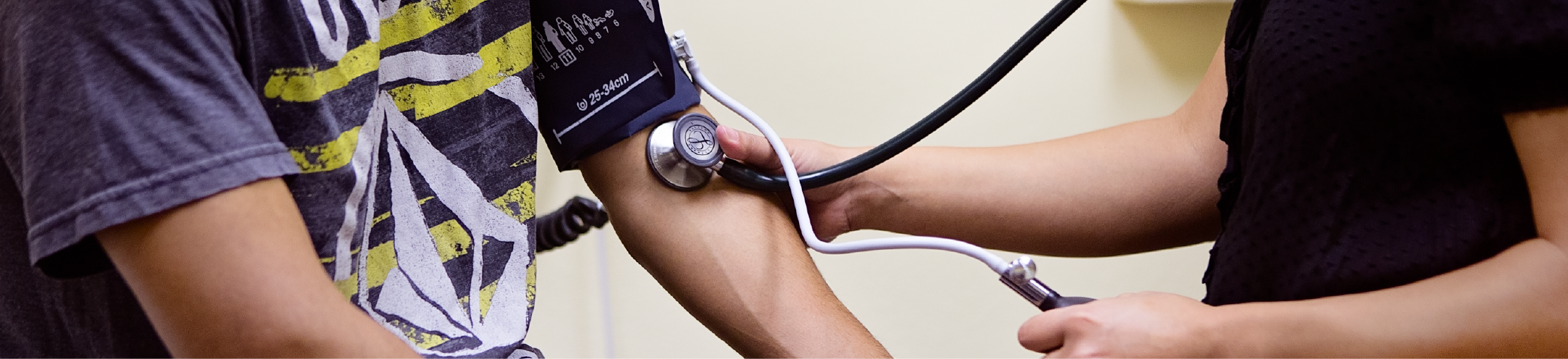 Vera_blog-graphics_doctor-examining-patient