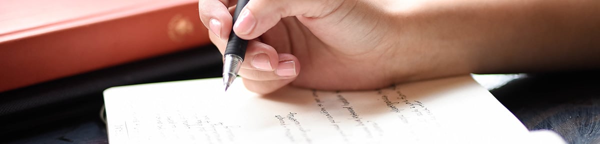 taking-notes_wide-photo_vera_1